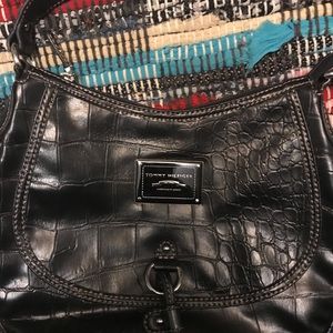 Black snack looking Tommy Hilfiger purse